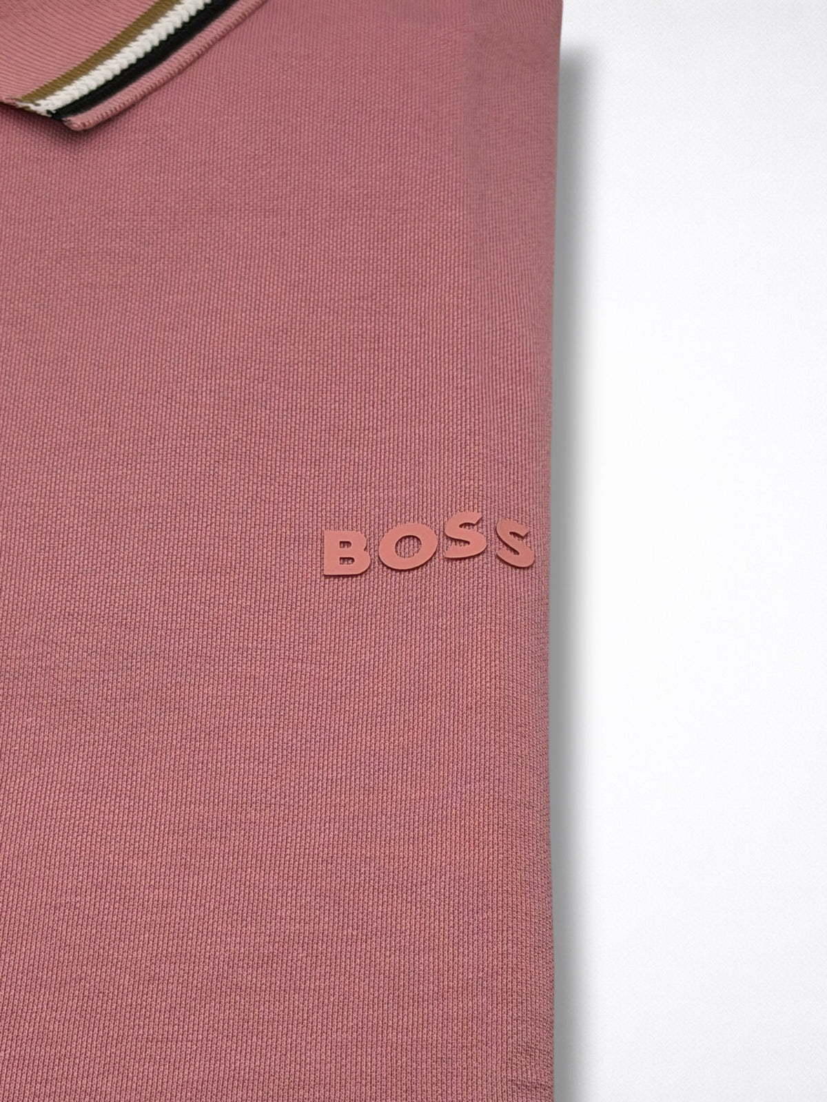 Playera Boss talla M, viene reducida, sirve para talla S