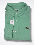 Camisa Lacoste talla XL slim fit stretch, viene reducida, sirve para talla M